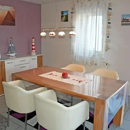 Schoene Ferienwohnung Mit Balkon In *